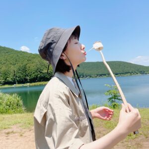 Haru Instagram - あっ。
と言う間にまた月曜日。
今日放送のナイトドクター第8話ではキャンプにお出かけしております。

虫に好かれるようで、蝶やら蜘蛛やら気付いたらまとわりついています。