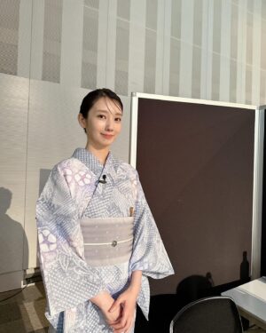 Haru Instagram - 🍸
霧島酒造　KIRISHIMA No.8の新CM発表会があり、
この夏初めての浴衣を着て登壇させていただきました。

暑い季節、炭酸で割ったKIRISHIMA No.8のフルーティーな香りを楽しんでいただけたらと思います。

新しいCMもぜひ見つけてくださいね。
わたしも絞りの浴衣が欲しくなりました✨