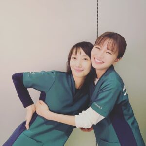 Haru Instagram - どんよりした日が多くて、、
はやくお日様に会いたいです。
現場では紗絵ちゃんとお喋りしてることが多いです。色々と落ち着いたら、素敵なマニキュア買いに行こうねって約束しました。
優しい子です。