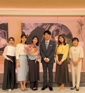 Haru Instagram - 🌃
最後の火曜日を見守ってくださった皆様、本当にありがとうございました。
たくさんの課題を感じながらもあっという間に過ぎた3ヶ月でした。
どの瞬間を切り取っても支えられてばかりで、導いてもらって、
毎週火曜日のあの１時間、私がまっすぐ立っていられたのは皆さんのおかげです。

また会えますように！