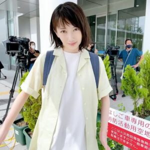 Haru Instagram - 晴れてても急に雷がくる日が多くてびくびくしています。子供の頃から長いこと怯えています。
腹巻しておへそを守りましょう。

ナイトドクター第四話、
ご視聴ありがとうございました！