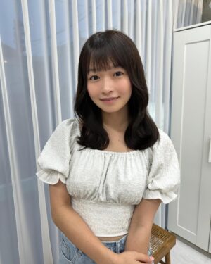 Haruka Momokawa Instagram - 撮影前にCloreで髪の毛つるつるにしてもらったよ☺️

髪の毛綺麗だと本当にテンションあがる！！！！
ウェーブも綺麗でこれ毎日やりたい🥴

お姉さんな私も可愛いでしょん❤️❤️❤️❤️❤️❤️

 #表参道 #美容室 #clore #髪質 #美容