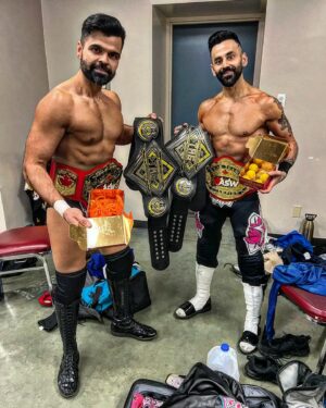 Harvinder Sihra Instagram - The champs always bring #Indian sweets to the show, especially when it’s #Diwali. Happy Diwali everyone!

#HappyDiwali #BandiChorDivas 🪔