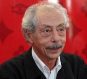 Hasibe Eren Instagram - Şiir okuyuşunu sevdiğim tek insan. Nazım’a can verişinizi asla unutmayacağım… Sivas 93’ü, Hakkari’de Bir Mevsim’i, Bir Delinin Hatıra Defteri’ni, Camdan Kalp’i… 1 Mayıs’ta Taksim’de karşılaşmalarımızı …Kibirsiz ustalığınızı, duruşunuzu, tiyatroya bakışınızı değiştirmeyip hep ileriye taşıyışınızı… Unutmayacağım… Hoşçakalın… #gencoerkal