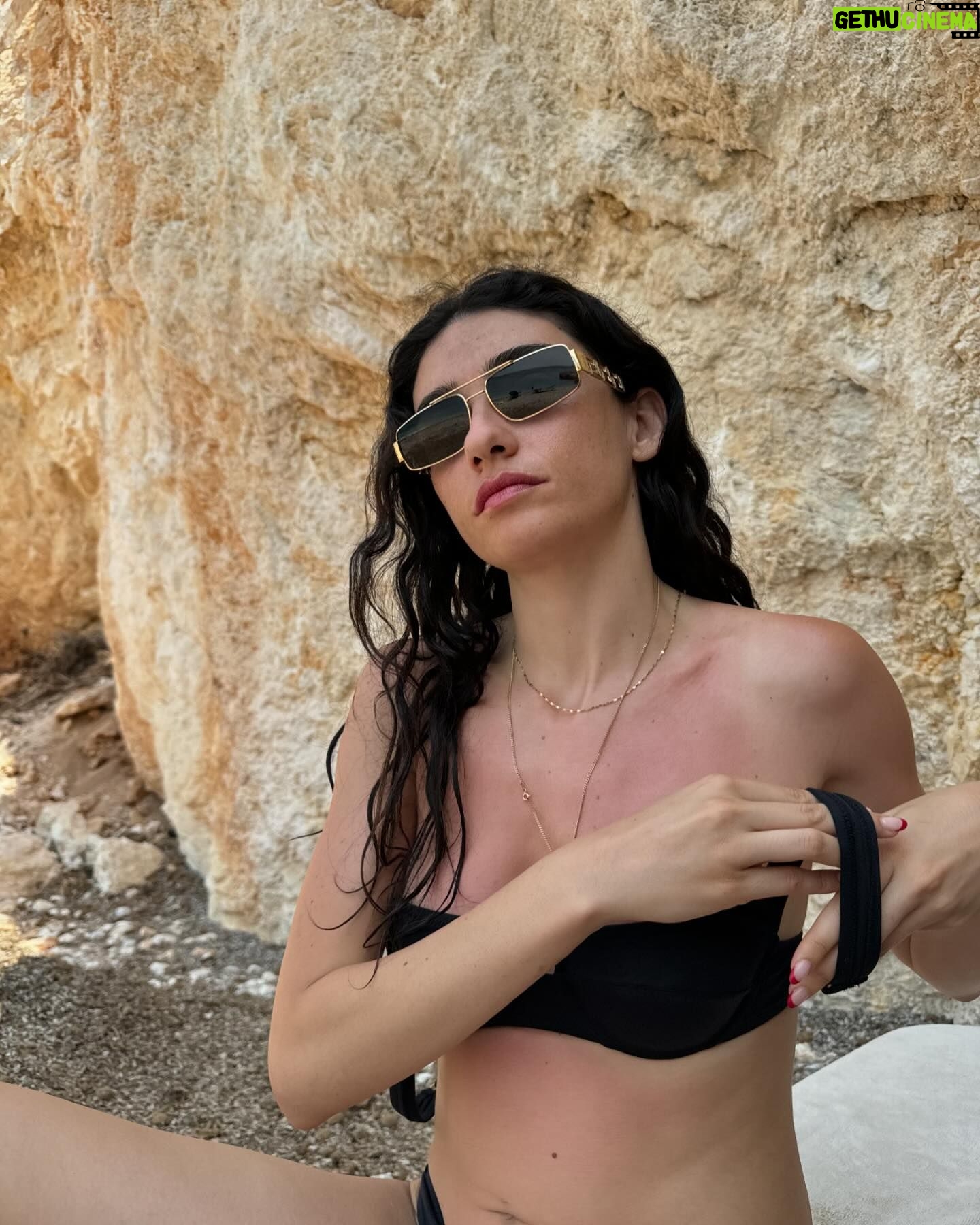 Hazar Ergüçlü - 77.7K Likes - 🌊🌊🌊🌊🌊🌊🌊