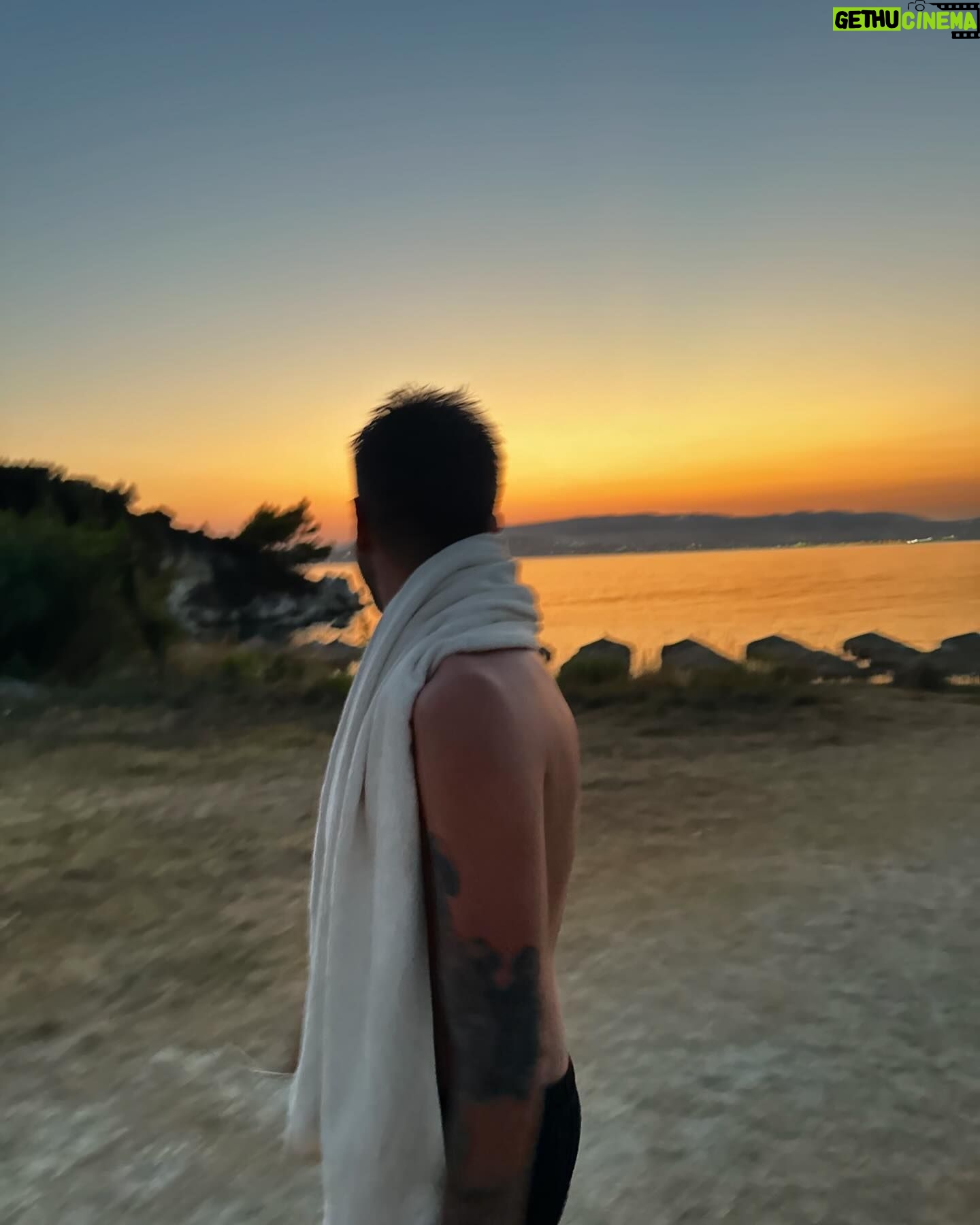 Hazar Ergüçlü - 77.7K Likes - 🌊🌊🌊🌊🌊🌊🌊