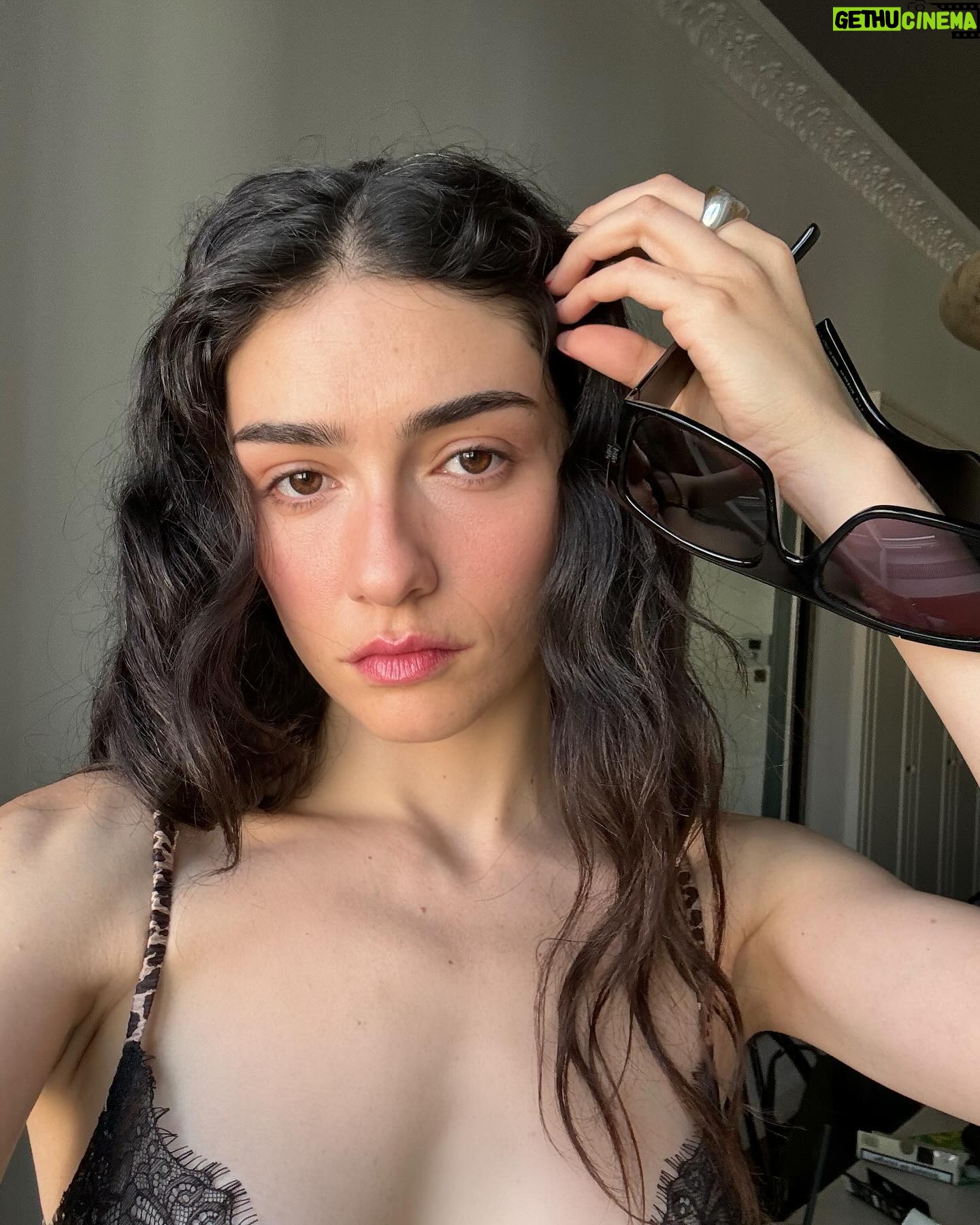 Hazar Ergüçlü - 65.6K Likes - 🦚
