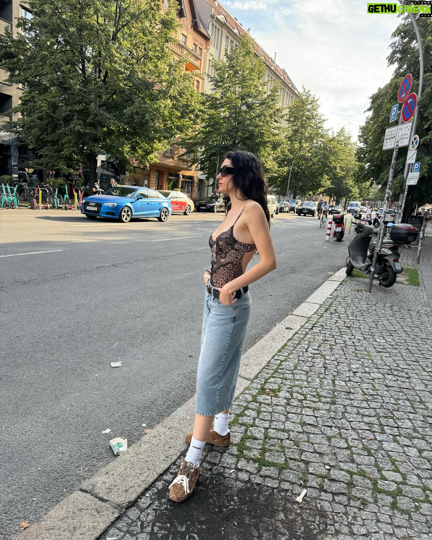 Hazar Ergüçlü - 65.6K Likes - 🦚
