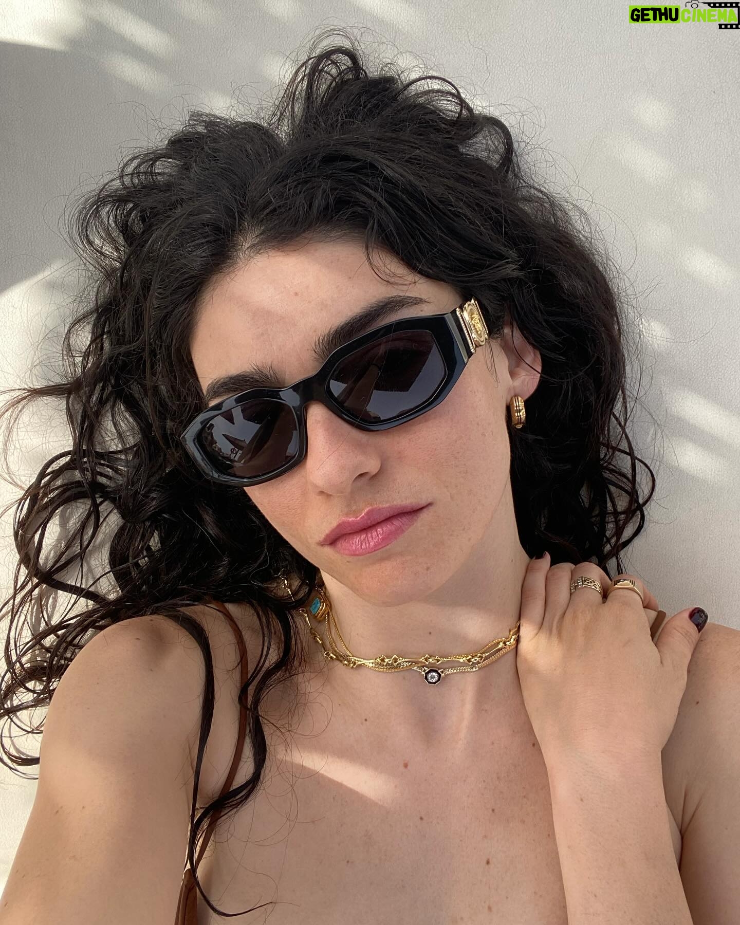Hazar Ergüçlü - 72.9K Likes - 🦚🔥