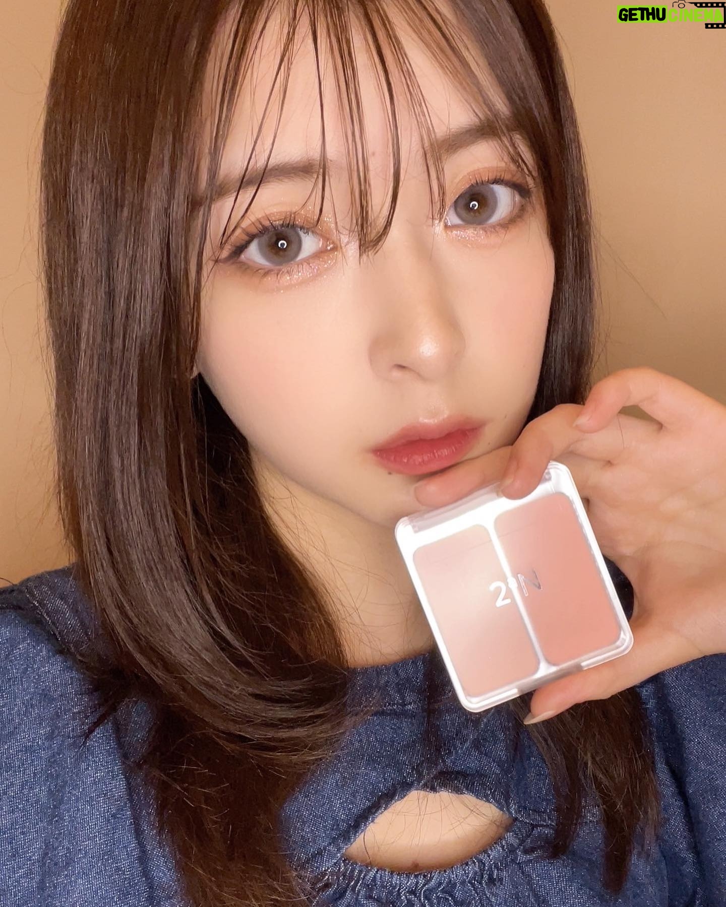 Hazuki Kimura - 2.5K Likes - 🆕チーク紹介
2aNのチークの2番のLove Rosyです!
2色付きで重ね塗りするととっても立体感が出ておしゃれ🪞
そして発色が素晴らしい
オススメです🥳
#2an #トゥーエーエヌ #デュアルチーク #白湯チーク #水彩画チーク
@2an_official_jp