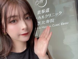 Hazuki Kimura Instagram - 表参道メディカルクリニックさんでアートメイクをしてもらいました🙃！！
.
.
.
眉毛がちらほら生えてこない場所があったりしたのですが、アートメイクをしてから左右差が気にならなくなりメイクが楽になりました. 本当にやってよかった🥹🙏🙏
木田さん(@medicalbrows_kida.s	 )ありがとうございました！！！
.
.
.

#medicalbrows #メディカルブロー
#メディカルブロー新宿 #アートメイク東京
#アートメイク #メディカルアートメイク
#6Dストローク #眉アートメイク
#イージーブロー #easybrows
#アートメイクを身近に