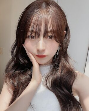 Hazuki Kimura Instagram - どっちがすき？
（髪めっちゃ傷んでるのは触れないで）