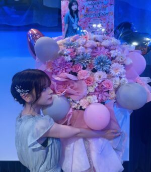Hazuki Kimura Instagram - 改めまして、23歳の生誕祭ありがとうございました🫶🏻😿😿
みんなに直接お祝いしてもらえて本当に嬉しかったです.
.
.
.
応援してくれてる皆さんに直接会うとやっぱりもっと頑張ろうっていう活力が湧いてきます
本当にいつもありがとう

ファンのみんなに喜んでもらえる報告が沢山できるように23歳も精進します🔥
改めて23歳の木村葉月もよろしくお願いします🙇‍♀️♡
