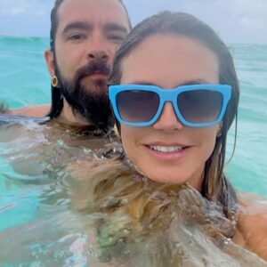 Heidi Klum Instagram - ☀️🐠👙🏝️🍹🥰❤️🔥 
📸 @tomkaulitz ❤️