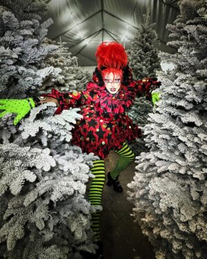 Heidi N Closet Instagram - Merry Christmas from The Three Stooges 

Thank you @chris_mcmxci for the Christmas shoot

#treeshopping #welovetrees #tour #xmas #sissythatlot #modelsmodelling #chrissymissys