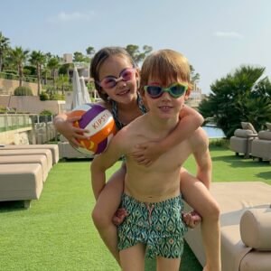 Helen Lindes Instagram - Tiempo de calidad en Mallorca 💚💙❤️ Alan, Aura, papá y mamá disfrutando de una semana juntos después de mucho tiempo 🥰 Qué recuerdos más bonitos estamos forjando!! Gracias @rudy5fernandez por el planazo. #mallorca #familyholiday #verano2024