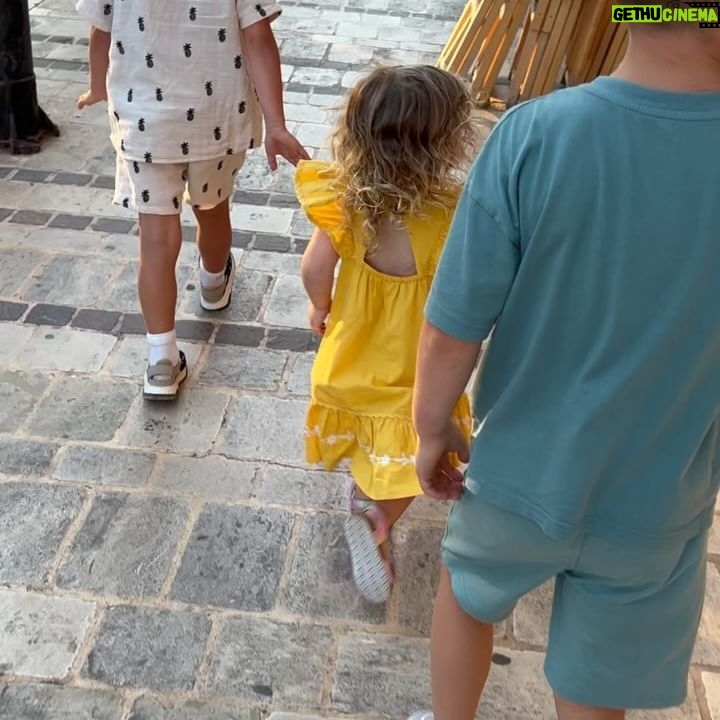 Helen Skelton - 30.9K Likes - Got them out of football socks. Had to document.
#holidays #summer #memories