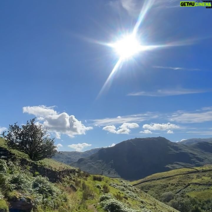 Helen Skelton - 21.4K Likes - Feel free to stick around ☀️🕶️
🌲🗻🏃♀️🌊🏊
#summer #freshair #outdoors #lakes #fells #nationalpark #walks