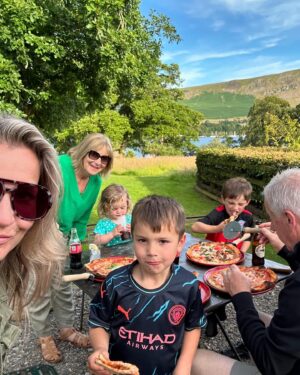 Helen Skelton Instagram - Grateful for presence of some pretty special people, older you get it becomes less about the presents. Obviously the two year old hit the 7 year old with a stone and he got an egg on his head but that’s a given 😜Still enjoyed the champers though😜❤️🎉🥳🎂 
#birthday #milestones #memories #grateful