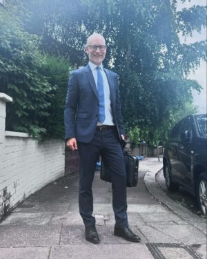 Helle Thorning-Schmidt Instagram - First day! Off to work as Minister of State in the Department of Health and Social Care (Minister of State for Care) Couldn’t be prouder or happier about this new Labour government. So many good people in post and ready to serve their country🥰🥰