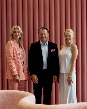 Helle Thorning-Schmidt Instagram - What a great day! Learning more about the fab Danish brand @theofficialpandora and visiting their flagship store and headquarters. Icing on the cake was of course to meet and chat with the amazing , one and only @pamelaanderson 🥰🥰