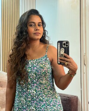 Hemangi Kavi Instagram - Ig says carousels boost ur account’s growth! Is it true? 

#carousel #chaloyehbhitrykartehain #instagram #algorithm 

#कवीहुँमैं #हेमांगीकवी #तीसावळीगं #kavihunmain #hemangikavi #thatduskywoman #trending #meradadla #vaishalisamant 
#iphone #selfie