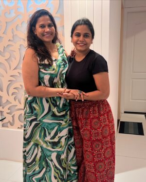 Hemangi Kavi Instagram - Cannes ला जायच्या आधीच्या आणि आता येणाऱ्या प्रत्येक achievement साठी तुझं खूप खूप कौतुक आणि अगणित शुभेच्छा. छायडे! @chhaya.kadam.75 
तू तिथे जायच्या आधीही भारीच होतीस गं. मराठीतली तुझी सर्व कामं, हिंदीत झुंड, अंधाधुंद, गंगूबाई काठीयावाडी, आताचा लापता ladies, मडगाव express किती तरी सुंदर सुंदर कामं केलीस पण तुझं भारीपण आपल्या मराठी media च्या लक्षात यायला फार उशीर झाला असं मला वाटतं. त्यासाठी तुला परदेशी जाऊन यावं लागलं. 
अक्षरश: डोक्यावर घेतलं! ‘देर आए दुरूस्त आए’ म्हणायचं. लोकांनीही तुझं कौतुक केलं, ते तुझ्याबद्दल आणखी आणखी वाचत होते कारण लोकांना वाचायला, तुला बघायला मज्जा येत होती. So यानिमित्ताने मला सर्व Media ला विनंती करावीशी वाटते की कुठल्या अभिनेत्रीने किती लग्नं केली, कुणाबरोबर फिरतेए, काय कपडे घातलेत, मुल का नाही असल्या फालतू आणि लोकांना bore करणाऱ्या बातम्यांपेक्षा तिच्या कामाबद्दल माहीती दिली, जमलं तर प्रसंशा केली तर बरं होईल आणि तुम्हांला social media var उत्तम engagement ही मिळेल. जशी तुम्ही छायाच्या वेळी मिळवलीत. असो. 
एक असा काळ होता जेव्हा serial वाले तुला shooting साठी स्वतः चे कपडे आणत जा सांगायचे आणि आज, जगभरातले मोठमोठे designers तुला त्यांचे कपडे देऊ करताएत. क्या बात है. तुझ्या अभिनयाच्या achievements सोबत या achievement चं कौतुक वाटतंय मला, कारण आपल्याला माहीतीए गं ‘स्वतःचे कपडे आणा’ सांगितल्यावर काय वाटायचं. 
बाकी तु कमाल थी, कमाल है और कमाल रह! 
We Love You! ❤️ 

या रत्नांसोबतची कालची संध्याकाळ कायमच स्मरणात राहणारे, त्यासाठी सखे @rasika_agashe तुला एक जोराची पप्पी! 
@sonalikul @kishorsawmitrasawmitra @mohdzeeshanayyub 

#छायाचंकेळवण #chhayakadam #cannesfilmfestival #sonalikulkarni #kishorkadam #rasikaagashe #zeeshanayyub #achievementparty
