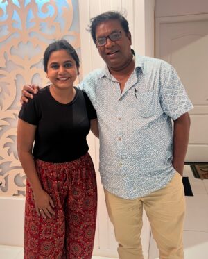 Hemangi Kavi Instagram - Cannes ला जायच्या आधीच्या आणि आता येणाऱ्या प्रत्येक achievement साठी तुझं खूप खूप कौतुक आणि अगणित शुभेच्छा. छायडे! @chhaya.kadam.75 
तू तिथे जायच्या आधीही भारीच होतीस गं. मराठीतली तुझी सर्व कामं, हिंदीत झुंड, अंधाधुंद, गंगूबाई काठीयावाडी, आताचा लापता ladies, मडगाव express किती तरी सुंदर सुंदर कामं केलीस पण तुझं भारीपण आपल्या मराठी media च्या लक्षात यायला फार उशीर झाला असं मला वाटतं. त्यासाठी तुला परदेशी जाऊन यावं लागलं. 
अक्षरश: डोक्यावर घेतलं! ‘देर आए दुरूस्त आए’ म्हणायचं. लोकांनीही तुझं कौतुक केलं, ते तुझ्याबद्दल आणखी आणखी वाचत होते कारण लोकांना वाचायला, तुला बघायला मज्जा येत होती. So यानिमित्ताने मला सर्व Media ला विनंती करावीशी वाटते की कुठल्या अभिनेत्रीने किती लग्नं केली, कुणाबरोबर फिरतेए, काय कपडे घातलेत, मुल का नाही असल्या फालतू आणि लोकांना bore करणाऱ्या बातम्यांपेक्षा तिच्या कामाबद्दल माहीती दिली, जमलं तर प्रसंशा केली तर बरं होईल आणि तुम्हांला social media var उत्तम engagement ही मिळेल. जशी तुम्ही छायाच्या वेळी मिळवलीत. असो. 
एक असा काळ होता जेव्हा serial वाले तुला shooting साठी स्वतः चे कपडे आणत जा सांगायचे आणि आज, जगभरातले मोठमोठे designers तुला त्यांचे कपडे देऊ करताएत. क्या बात है. तुझ्या अभिनयाच्या achievements सोबत या achievement चं कौतुक वाटतंय मला, कारण आपल्याला माहीतीए गं ‘स्वतःचे कपडे आणा’ सांगितल्यावर काय वाटायचं. 
बाकी तु कमाल थी, कमाल है और कमाल रह! 
We Love You! ❤️ 

या रत्नांसोबतची कालची संध्याकाळ कायमच स्मरणात राहणारे, त्यासाठी सखे @rasika_agashe तुला एक जोराची पप्पी! 
@sonalikul @kishorsawmitrasawmitra @mohdzeeshanayyub 

#छायाचंकेळवण #chhayakadam #cannesfilmfestival #sonalikulkarni #kishorkadam #rasikaagashe #zeeshanayyub #achievementparty