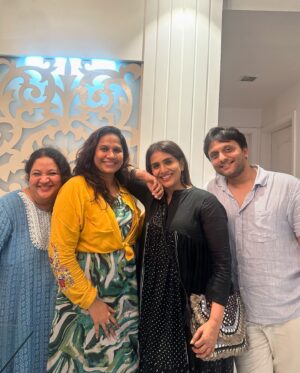 Hemangi Kavi Instagram - Cannes ला जायच्या आधीच्या आणि आता येणाऱ्या प्रत्येक achievement साठी तुझं खूप खूप कौतुक आणि अगणित शुभेच्छा. छायडे! @chhaya.kadam.75 
तू तिथे जायच्या आधीही भारीच होतीस गं. मराठीतली तुझी सर्व कामं, हिंदीत झुंड, अंधाधुंद, गंगूबाई काठीयावाडी, आताचा लापता ladies, मडगाव express किती तरी सुंदर सुंदर कामं केलीस पण तुझं भारीपण आपल्या मराठी media च्या लक्षात यायला फार उशीर झाला असं मला वाटतं. त्यासाठी तुला परदेशी जाऊन यावं लागलं. 
अक्षरश: डोक्यावर घेतलं! ‘देर आए दुरूस्त आए’ म्हणायचं. लोकांनीही तुझं कौतुक केलं, ते तुझ्याबद्दल आणखी आणखी वाचत होते कारण लोकांना वाचायला, तुला बघायला मज्जा येत होती. So यानिमित्ताने मला सर्व Media ला विनंती करावीशी वाटते की कुठल्या अभिनेत्रीने किती लग्नं केली, कुणाबरोबर फिरतेए, काय कपडे घातलेत, मुल का नाही असल्या फालतू आणि लोकांना bore करणाऱ्या बातम्यांपेक्षा तिच्या कामाबद्दल माहीती दिली, जमलं तर प्रसंशा केली तर बरं होईल आणि तुम्हांला social media var उत्तम engagement ही मिळेल. जशी तुम्ही छायाच्या वेळी मिळवलीत. असो. 
एक असा काळ होता जेव्हा serial वाले तुला shooting साठी स्वतः चे कपडे आणत जा सांगायचे आणि आज, जगभरातले मोठमोठे designers तुला त्यांचे कपडे देऊ करताएत. क्या बात है. तुझ्या अभिनयाच्या achievements सोबत या achievement चं कौतुक वाटतंय मला, कारण आपल्याला माहीतीए गं ‘स्वतःचे कपडे आणा’ सांगितल्यावर काय वाटायचं. 
बाकी तु कमाल थी, कमाल है और कमाल रह! 
We Love You! ❤️ 

या रत्नांसोबतची कालची संध्याकाळ कायमच स्मरणात राहणारे, त्यासाठी सखे @rasika_agashe तुला एक जोराची पप्पी! 
@sonalikul @kishorsawmitrasawmitra @mohdzeeshanayyub 

#छायाचंकेळवण #chhayakadam #cannesfilmfestival #sonalikulkarni #kishorkadam #rasikaagashe #zeeshanayyub #achievementparty