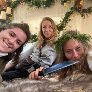 Henessi Schmidt Instagram - All those great selfies of the legendary work of  @aimees.works @paula_mgz @niallmcfeeley79 and @thiherrera that never saw the daylight 💗💗💗
You guys are the ones that we spend the most time with, thank the gods you aren’t lame Xx
 #legends @netflixvalhalla