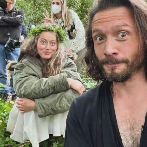 Henessi Schmidt Instagram - The Godwins are back for some more Viking lessons on life ⚔️
This time teaching my very Saxon (yet wittiest and bestest) husband @doakesdoakes what the greatest pagan holiday - midsummer, is really about. Naked butts, fern crowns and some little bloodshed shared with family! 🌿🌿🤍

Had loads of fun filming all of this 💗@netflixvalhalla Season 3 out now - currently nr 1 on Netflix🔥⚔️. Enjoy!