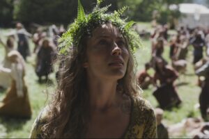 Henessi Schmidt Instagram - The Godwins are back for some more Viking lessons on life ⚔️
This time teaching my very Saxon (yet wittiest and bestest) husband @doakesdoakes what the greatest pagan holiday - midsummer, is really about. Naked butts, fern crowns and some little bloodshed shared with family! 🌿🌿🤍

Had loads of fun filming all of this 💗@netflixvalhalla Season 3 out now - currently nr 1 on Netflix🔥⚔️. Enjoy!