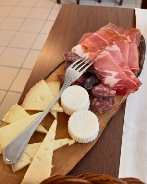 Henri Alén Instagram - Great trattoria👌🏻

Had a nice lunch in @trattoriatritapepe . Super good service, loads of local wines from Abruzzo and food to remember. Black spaghetti made out of fermented garlic and stracciatella, Salumi and cheeses were really special and artesan style. Local lamb with nice fat and well prepared. Everything was cooked to perfection with top ingredients. This is what makes good restaurant excellent! 

#Abruzzo #mangia #pranzo #loma #italia #bene