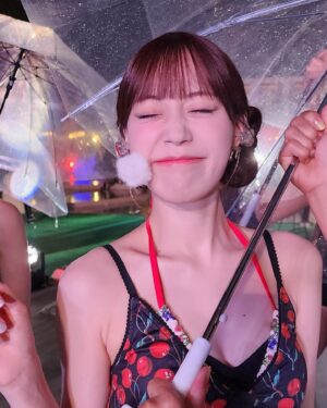 Heo Young-ji Instagram - あめのなかたのしかった🌧️🌧️❤️❤️
#CDTVライブライブ #KARA #KARASIA