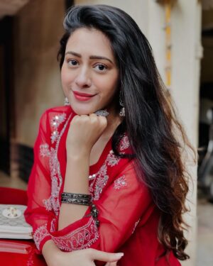Hiba Nawab Instagram - Bas yun hi ♥️