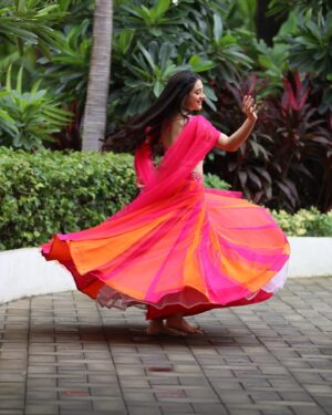 Hiba Nawab Instagram - 🧡🩷