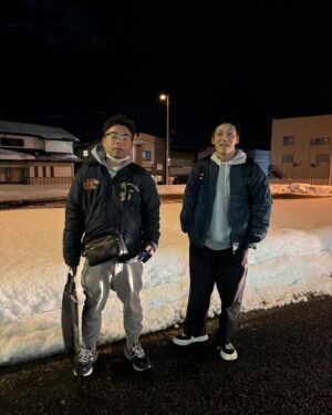 Hideaki Murata Instagram - 笑い飯さん単独ツアーin山形！
beseからのメンバーで最高に楽しすぎました。
打ち上げが名残惜しかった…
ユースケと2人で帰る！

#笑い飯
#ソラシド
#ダイアン
#とろサーモン