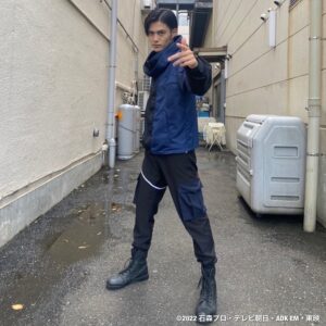 Hideyoshi Kan Instagram - #1🦊
Thank you
.
無事にオンエアされ本当に嬉しいですしやっと実感が湧いてきました
浮世英寿は何を考えているか分からなかった方も多いと思いますが、今後他のライダーも含めどの様な展開になっていくのか、楽しみにしていて下さい！
浮世英寿を全身全霊で演じ切れる様に粉骨砕身頑張っていきます。
これから1年間「仮面ライダーギーツ」を宜しくお願い致します
.
そして長くなりますが
事務所の先輩である戸塚純貴さんが9月2日で「仮面ライダーウィザード」10周年を迎えそして
上木彩矢さんが現在放送中のアニメ「風都探偵」の主題歌をお務めになられています。
事務所の先輩の記念すべきタイミングが自分と重なる事は何かの運命だと思っております。
この歴史ある仮面ライダーを1年間敬意を持ってしっかりと努めて参りますので宜しくお願い致します
.
#仮面ライダーギーツ