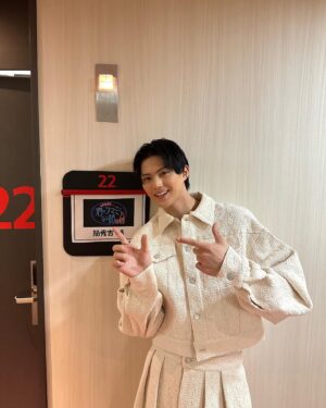 Hideyoshi Kan Instagram - 📺告知📺
今夜21時58分〜フジテレビ
『人志松本の酒のつまみになる話』に出演します🍻

毎週金曜日楽しみにしていた番組だったのであのテーブルに
座ってるのがなんだか不思議でした。
凄く楽しかった収録だったので皆さんお楽しみに！

matching material :@desir_jn
shoes:@clarksoriginals
ear cuff,ring:@_scat.official
ring:@johan_silverman_paris
stylist:@kanedakenshi