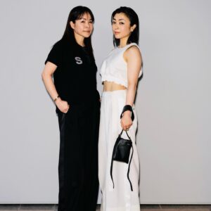 Hikaru Utada Instagram - @sacaiofficial の皆さん、千登勢さん、今回のパリのショーでまた大変お世話になりました！直前になって友達もご一緒させていただけてみんなで最高な経験できました😚ありがとうございました！
