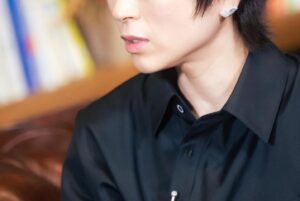Hikaru Utada Instagram - NHK 「ライブ・エール2023」に出演させていただきます🧟‍♀️✨

8月12日（土）午後7:30～8:45/午後9:00～10:00 放送！

内村光良さんと24年前にお会いした時はお互い「笑う犬」の着ぐるみ姿だったから、普通の人間の格好で会うの今回が初めてだったんだ🤣

Some snaps from the TV show I’m appearing on this Saturday (12th August) on NHK. The last time I met Uchimura-san was 24 years ago and we were both in full body dog costumes so this was the first time we met looking like humans🤣