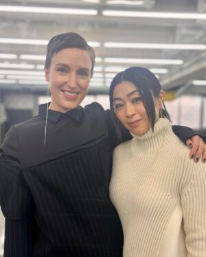 Hikaru Utada Instagram - PFWのSacaiのショーにお邪魔させていただきました。

直後のバックステージ、大勢のジャーナリストに囲まれる千登勢さん。恥ずかしがり屋でかわいいのにやることがカッコ良い、大好き。
忙しくて大変な時なのにスタッフの皆さんに終始お世話になってしまいました。心から、ありがとうございました。

一人でカメラマンに撮られてるぎこちない私と、友達と並んでSacaiスタッフの瀧さんに撮ってもらってる時の私の表情の違い笑

The Sacai show at PFW was jaw-dropping. What a treat to see these pieces in motion from the front row.

Huge thanks from the bottom of my heart to the one-and-only Chitose (love her so much) and the amazing Sacai team, who took care of me during all this craziness and busy-ness. 

Check out how awkward I look posing alone in front of a photographer, compared to when photographed by Sacai staff with my best friend 😂