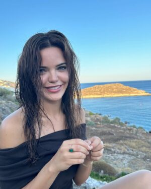 Hilal Altınbilek Instagram - Konumsal olarak caciki yiyorum 🌙✨🤗🐾🤍