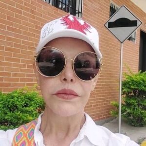 Hilda Abrahamz Instagram - Feliz Domingo, ya en mi centro de votación ejerciendo mi derecho y mi deber, los invito a movilizarse temprano para ir a votar.

#hildaabrahamz #eleccionesvzla #eleccionesvenezuela2024