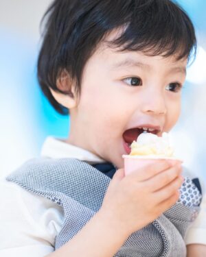 Him Law Instagram - 我們家的珍珠4歲了，爸爸媽媽祝你生日快樂，健康❤️開心❤️幸福❤️
爸爸媽媽心中，你永遠是上天賜給我們最珍貴的禮物🎁，是爸媽心中永遠的小公主，你常常指着媽媽的肚子說：心心以前住在這裡，我喜歡這裡⋯⋯❤️❤️❤️
謝謝你寶貝，謝謝你做我們的女兒，我們很愛你👧🏻👧🏻👧🏻😘😘😘
@lawhimmm 

謝謝 @mrtreegroup @oballoon_hk 為珍珠舉辦了這麼精緻的公主主題生日patry，好玩🎉好睇🤩好食😋 #mrtreegroup #oballoonhk 

謝謝每位到來的朋友，希望大家都玩得開心䀆興❤️❤️❤️
Thx 艾迪姨姨做的蛋糕 ❤️真係好靚❤️#highdcakesugarart 😍😋