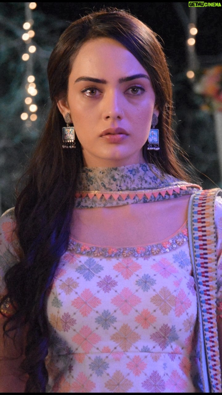 Himanshi Parashar - 34.8K Likes - And the journey of SAHIBA ends today🫶🏻
From the day i tested for the look for the Sahiba’s character till it’s death scene, there was not a single day when i didn’t feel fortunate to have this opportunity of playing Sahiba💕
It has given me so much to remember by.
A person full of dignity and self-respect. A person full of love and care. I’ve honestly lived this character.
When i got to know that Sahiba is dying in the show, since that day i felt heavy in my heart as if i’m losing someone really close. My last scene as Sahiba with Angad @vijayendrakumeria in the hospital will ALWAYS be the Most Favourite scene for me as an actor. That scene🫶🏻
Now the story has taken a new turn, and i’ve got the opportunity to play a whole different character ‘Gurnoor’ which is poles apart from what i did for the past one and a half years.
I hope the amount ot love you all have given to Sahiba, Gurnoor will also receive🫶🏻
My job as an actor has become a little challenging and all that we need is love from you all.
#TeriMeriDoriyaann #Sahiba #Gurnoor #SahAn