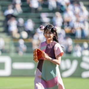 Hina Kagei Instagram - _
始球式の思い出写真と練習写真や動画🔆
始球式の本番前に選手が実際に使用される練習場で投球の練習をさせていただけてそれも貴重な経験でした ☺︎