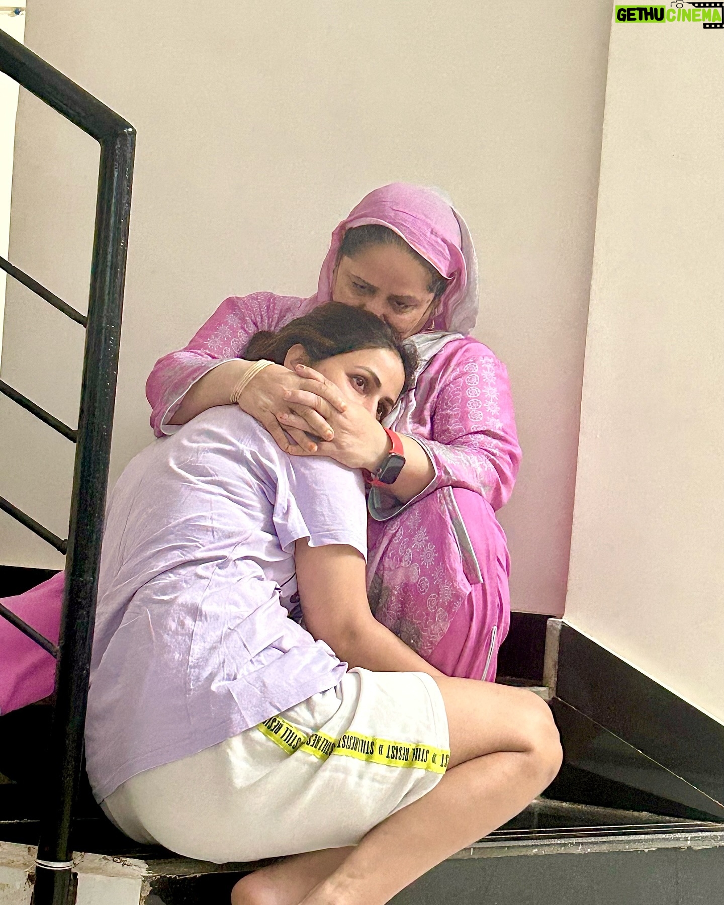 Hina Khan - 3.3 Million Likes - A mother’s heart can consume an Ocean of Sorrow and Pain to provide Shelter, love and comfort to her children.
This was the day she received the news of my diagnosis, the shock that she felt was inexplicable but she found a way to hold me and forget her pain.
A Superpower in which Mothers excel always.
Even her world was crumbling down yet she found a way to shelter me in her arms and give me strength.
#mother