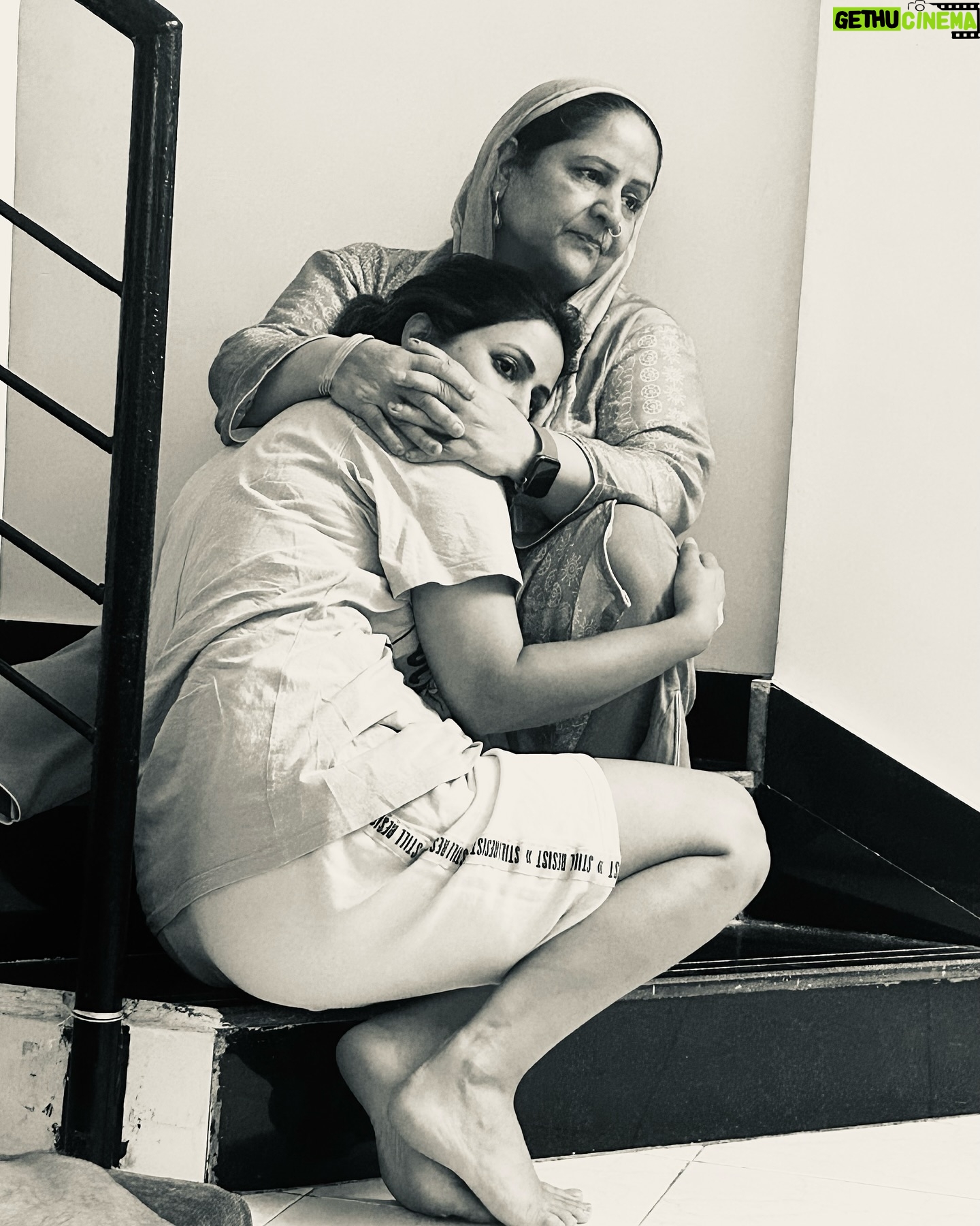 Hina Khan - 3.3 Million Likes - A mother’s heart can consume an Ocean of Sorrow and Pain to provide Shelter, love and comfort to her children.
This was the day she received the news of my diagnosis, the shock that she felt was inexplicable but she found a way to hold me and forget her pain.
A Superpower in which Mothers excel always.
Even her world was crumbling down yet she found a way to shelter me in her arms and give me strength.
#mother