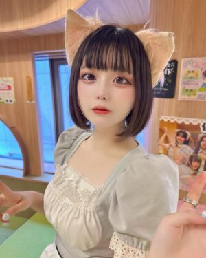 Hina Koyama Instagram - ﾒｲﾂのiPhoneカメラにしたのとタレ目メイクにしたの変？(υ´•̥ ﻌ •̥`υ)